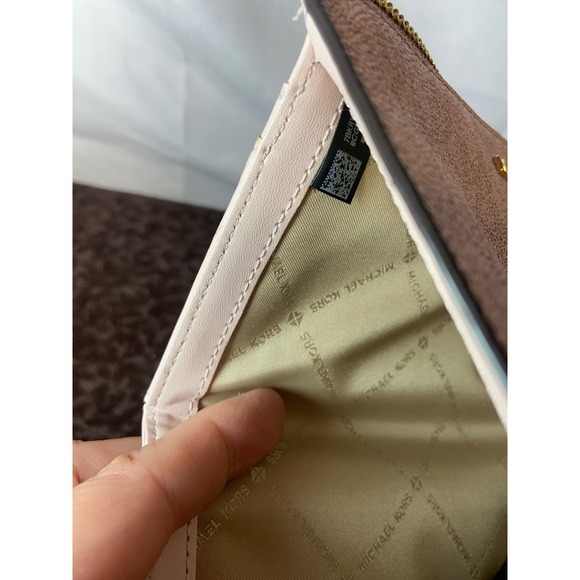 Michael Kors, jet set double zip wristlet. - Picture 9 of 10